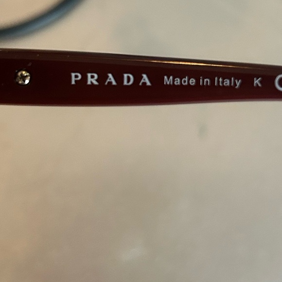 Prada sunglasses excellent condition - Picture 10 of 11